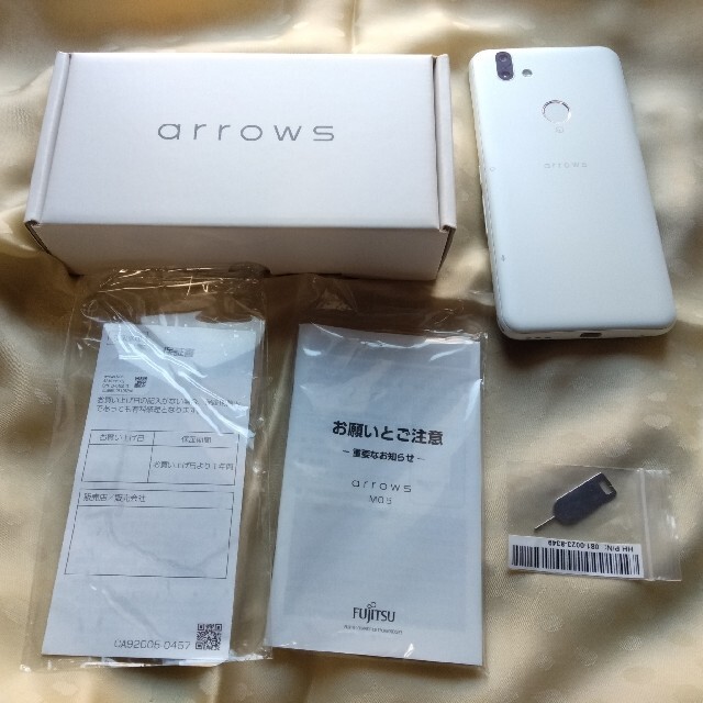 arrows(アローズ)のarrows M05 ホワイト SIMフリー 中古美品 スマホ/家電/カメラのスマートフォン/携帯電話(スマートフォン本体)の商品写真