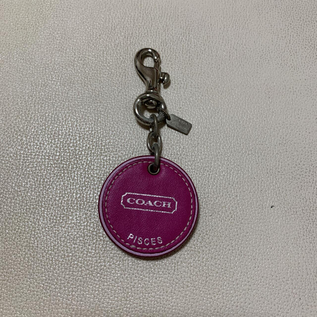 COACH(コーチ)のCOACH ♓️魚座　レザーバッグチャーム レディースのファッション小物(キーホルダー)の商品写真