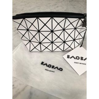 イッセイミヤケ(ISSEY MIYAKE)の新品未使用♡ BAOBAO ISSEY MIYAKE 白バオバオ(ポーチ)