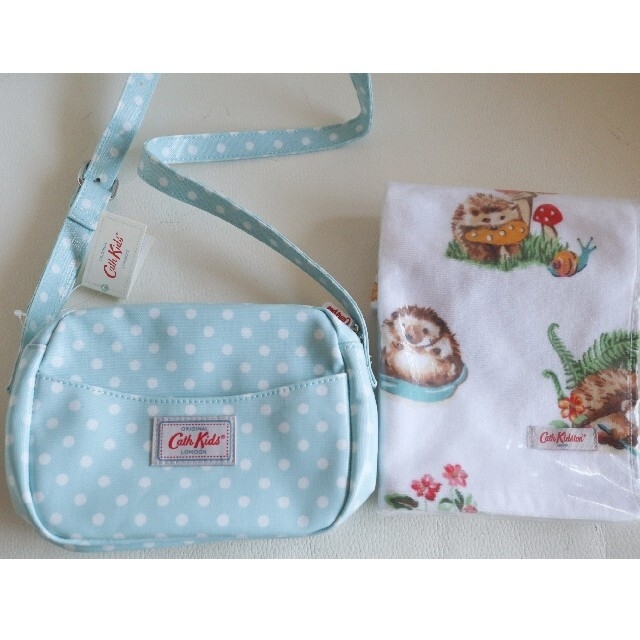 Cath Kidston(キャスキッドソン)の　キャスキッドソン　キッズポシェット　ハリネズミタオル付き キッズ/ベビー/マタニティのこども用バッグ(ポシェット)の商品写真