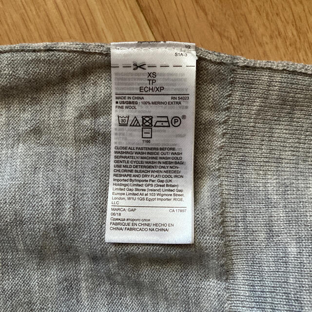 GAP(ギャップ)のGAPカーディガン×2 レディースのトップス(カーディガン)の商品写真