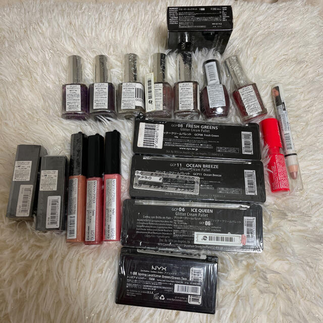 NYX(エヌワイエックス)のNYX【新品未使用】2万円超え☆まとめ売り コスメ/美容のベースメイク/化粧品(リップグロス)の商品写真