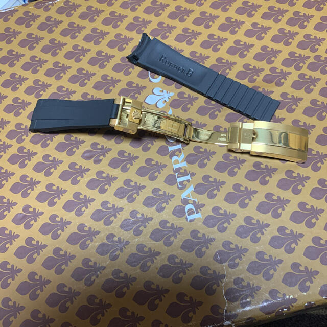 ROLEX - 社外 ラバーベルト ゴールドの通販 by ayako|ロレックスなら ... 社外ロレックス ラバーベルト