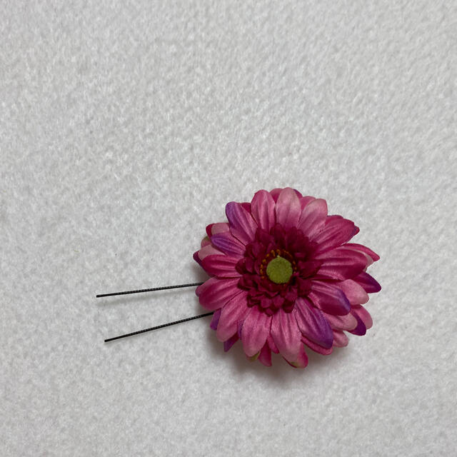 花 髪飾り ハンドメイドのアクセサリー(ヘアアクセサリー)の商品写真