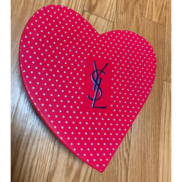 Yves Saint Laurent Beaute(イヴサンローランボーテ)の【YSL】Valentine限定ラッピング【箱のみ】 レディースのバッグ(ショップ袋)の商品写真