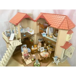 エポック(EPOCH)のシルバニア🏠あかりの灯る大きなお家セット(知育玩具)