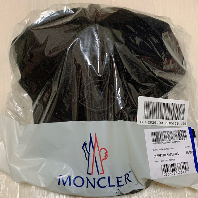 MONCLER(モンクレール)の【新作再入荷】モンクレール　ビッグロゴキャップ　ブラック　男女OK フリーサイズ メンズの帽子(キャップ)の商品写真