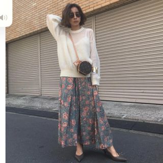 AMERI CHARLOTTE FLARE SKIRT  花柄