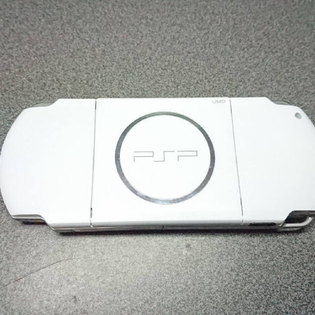 PlayStation Portable(プレイステーションポータブル)の「極美品」PSP3000 ホワイト エンタメ/ホビーのゲームソフト/ゲーム機本体(携帯用ゲーム機本体)の商品写真