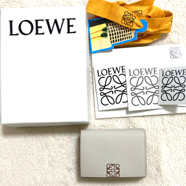 LOEWE(ロエベ)の＊ご専用です＊美品＊ロエベ ＊アナグラムトリフォルド6ccウォレット レディースのファッション小物(財布)の商品写真