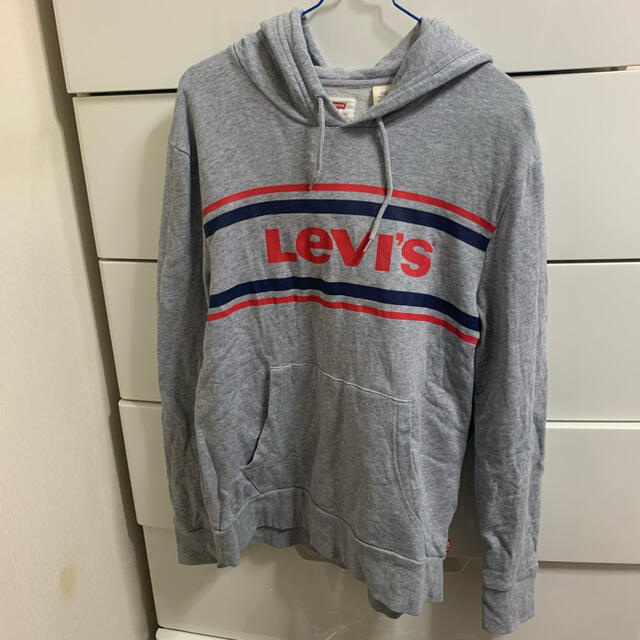 Levi's(リーバイス)の最終値下げ　リーバイス　Levi’s パーカー　グレー　ロゴ　フーディ メンズのトップス(パーカー)の商品写真