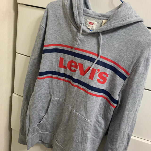 Levi's(リーバイス)の最終値下げ　リーバイス　Levi’s パーカー　グレー　ロゴ　フーディ メンズのトップス(パーカー)の商品写真