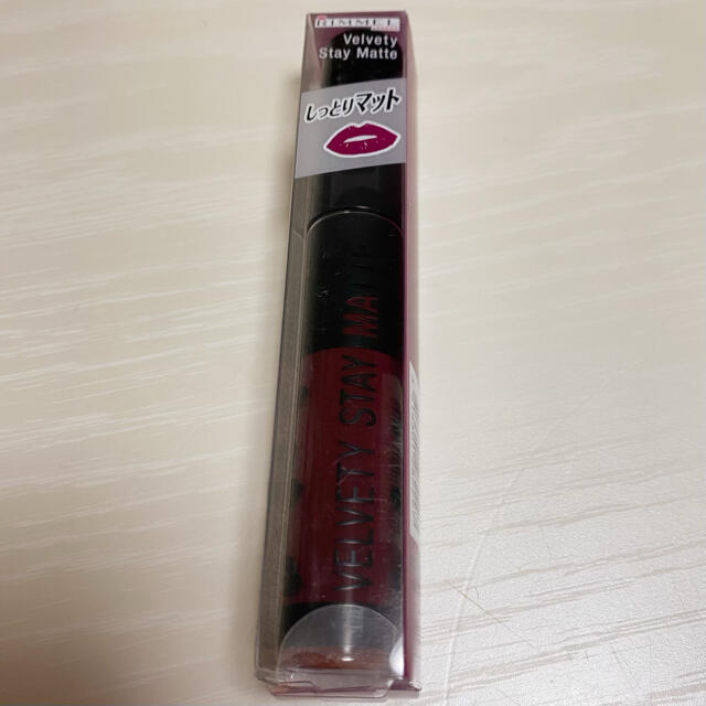 RIMMEL(リンメル)の新色【新品未使用】ベルベティ ステイマット010(トゥルーバーガンディ) コスメ/美容のベースメイク/化粧品(口紅)の商品写真