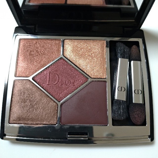 Dior(ディオール)の【美品】Dior サンク クルール クチュール 689 送料無料 コスメ/美容のベースメイク/化粧品(アイシャドウ)の商品写真