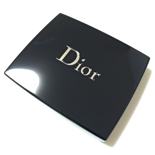 Dior(ディオール)の【美品】Dior サンク クルール クチュール 689 送料無料 コスメ/美容のベースメイク/化粧品(アイシャドウ)の商品写真