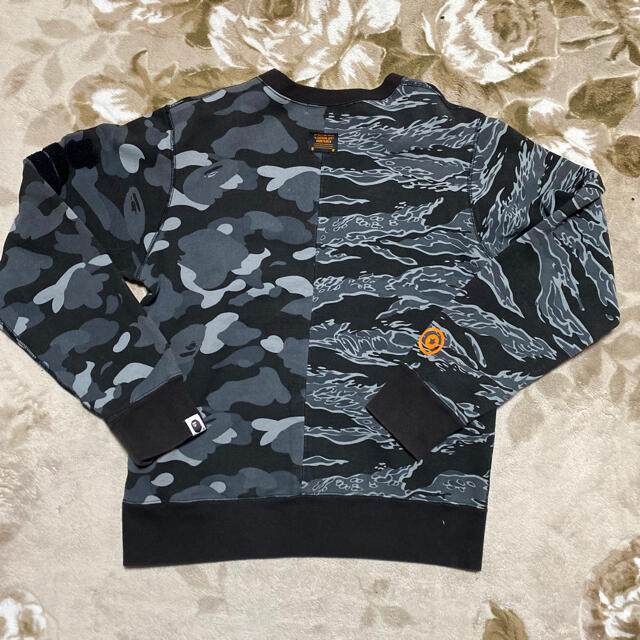 A BATHING APE(アベイシングエイプ)のAPE BAPE KAWS undefeated スウェット　camo 迷彩 メンズのトップス(スウェット)の商品写真