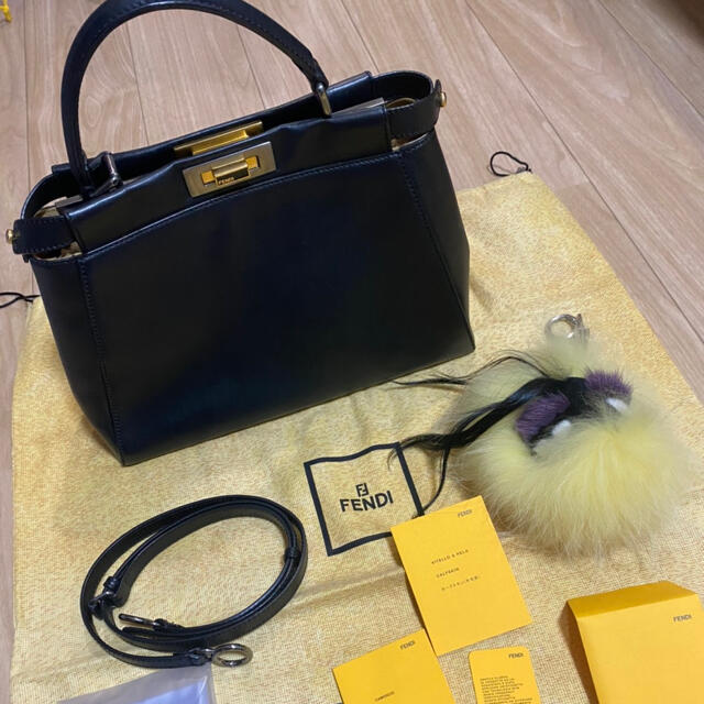 FENDI(フェンディ)のmoana様専用FENDI peekaboo midium ピーカブーミディアム レディースのバッグ(ショルダーバッグ)の商品写真