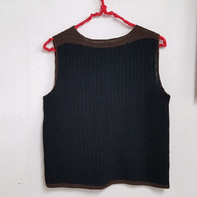 毛糸屋さんの手編みニットベスト 1