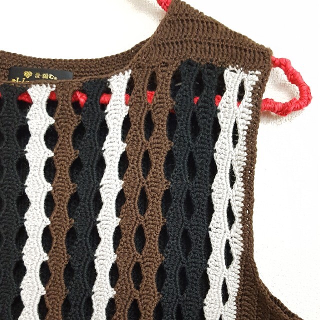 毛糸屋さんの手編みニットベスト 2