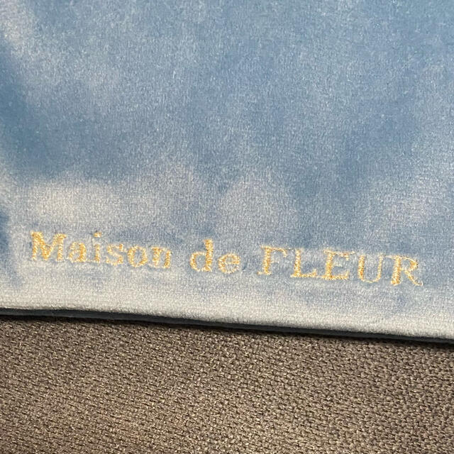Maison de FLEUR(メゾンドフルール)のメゾンドフルール Maison de FLEUR☆ベロアサイドリボンポーチ レディースのファッション小物(ポーチ)の商品写真