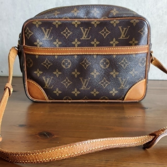 ルイ・ヴィトン　Louis Vuitton　ショルダーバッグ　レディース