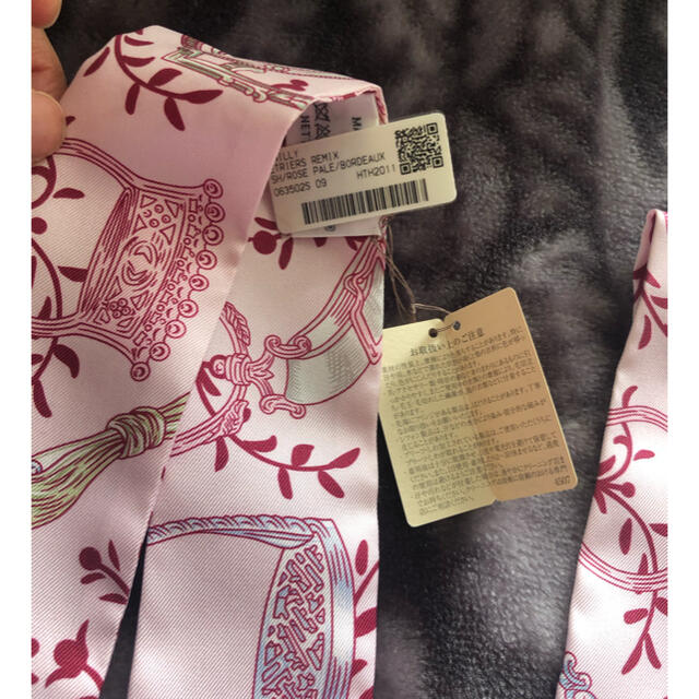 Hermes(エルメス)の新品未使用、エルメス　ツイリー　ピンク レディースのファッション小物(バンダナ/スカーフ)の商品写真