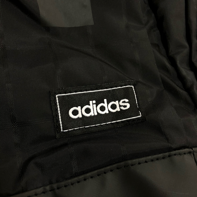 adidas(アディダス)のアディダスリュックサック　リュック　カバン　かばん　バックパック　黒無地 メンズのバッグ(バッグパック/リュック)の商品写真