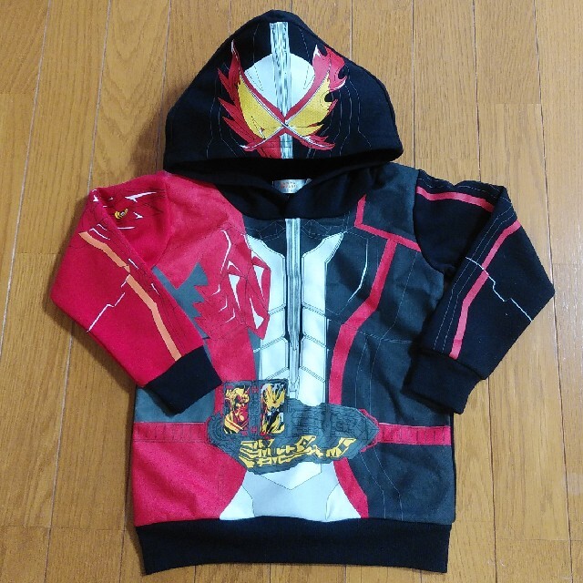 BANDAI(バンダイ)の仮面ライダーセイバー パーカー 110 新品 キッズ/ベビー/マタニティのキッズ服男の子用(90cm~)(Tシャツ/カットソー)の商品写真