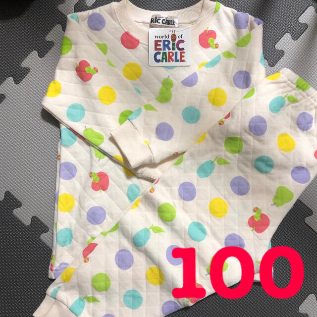 はらぺこあおむし　パジャマ　キルト　新品　100 キッズ/ベビー/マタニティのキッズ服男の子用(90cm~)(パジャマ)の商品写真