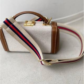 アパルトモンドゥーズィエムクラス(L'Appartement DEUXIEME CLASSE)のborder belt(その他)