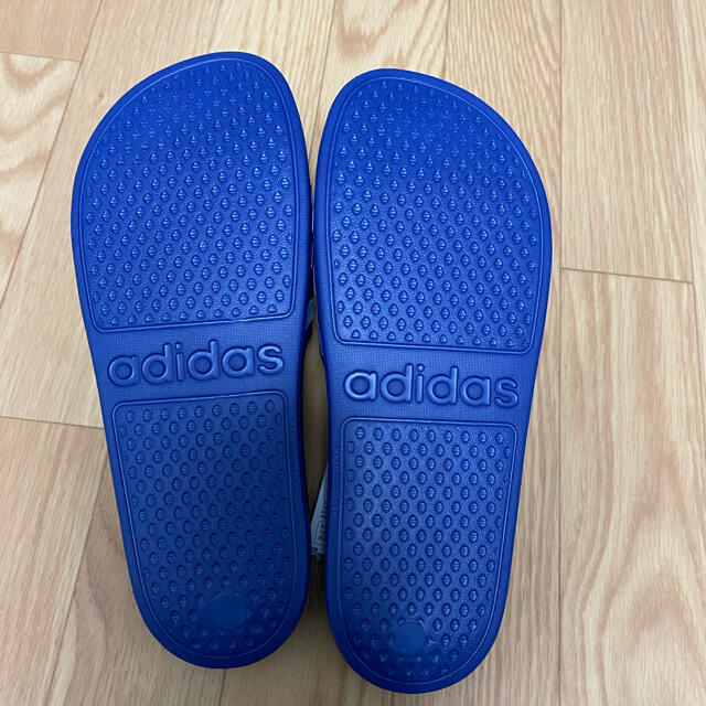 adidas(アディダス)のアディレッタ　シャワーサンダル　adidas メンズの靴/シューズ(サンダル)の商品写真