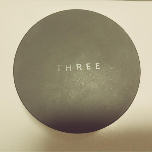 THREE(スリー)のTHREE ルースパウダー コスメ/美容のベースメイク/化粧品(フェイスパウダー)の商品写真