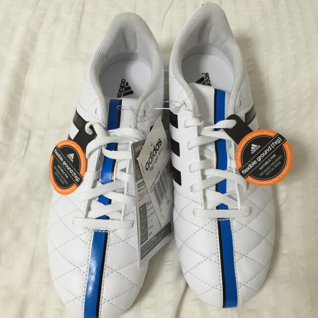 adidas(アディダス)のadidas スパイク23.5cm 新品 スポーツ/アウトドアのサッカー/フットサル(シューズ)の商品写真