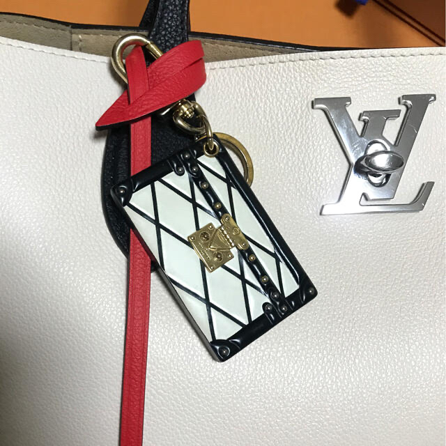 LOUIS VUITTON(ルイヴィトン)のルイヴィトン　カーフ　プティットマル　バッグチャーム、キーホルダー レディースのファッション小物(キーホルダー)の商品写真