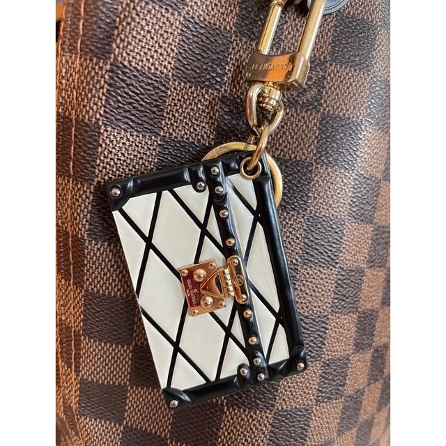 LOUIS VUITTON(ルイヴィトン)のルイヴィトン　カーフ　プティットマル　バッグチャーム、キーホルダー レディースのファッション小物(キーホルダー)の商品写真