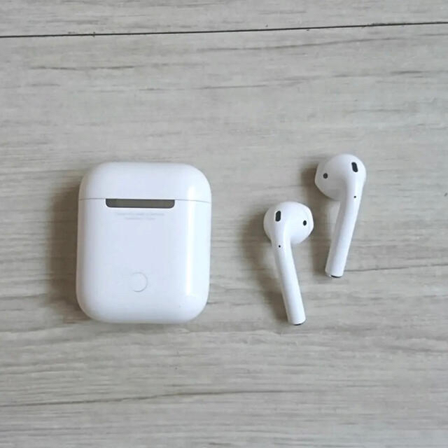 Apple(アップル)の【正規品】Apple AirPods 第一世代　ジャンク品 スマホ/家電/カメラのオーディオ機器(ヘッドフォン/イヤフォン)の商品写真