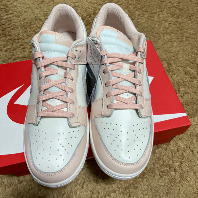 NIKE(ナイキ)のNIKE WMNS DUNK LOW  ORANGE PEARL メンズの靴/シューズ(スニーカー)の商品写真