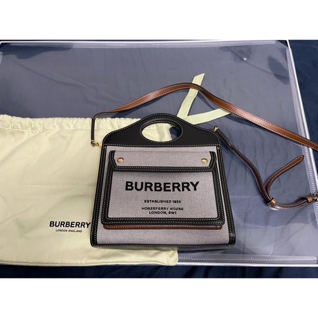 BURBERRY(バーバリー)のMini Tri-tone★Burberry 新作　PI様専用 レディースのバッグ(トートバッグ)の商品写真