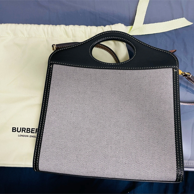 BURBERRY(バーバリー)のMini Tri-tone★Burberry 新作　PI様専用 レディースのバッグ(トートバッグ)の商品写真