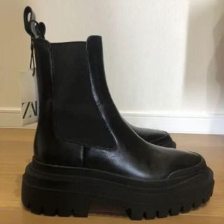 【新品】ZARA リアルレザートラックソールブーツ