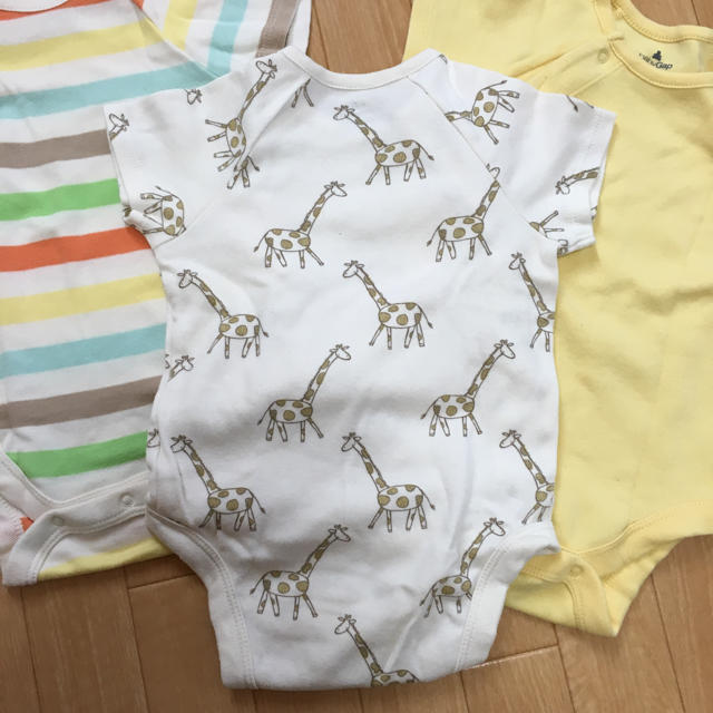 babyGAP(ベビーギャップ)のbabyGap 半袖ロンパース3枚セット キッズ/ベビー/マタニティのベビー服(~85cm)(ロンパース)の商品写真