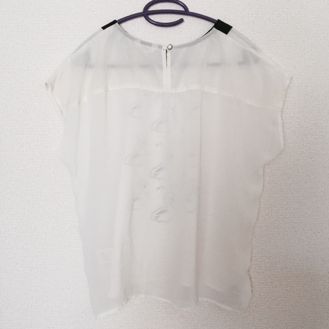 POU DOU DOU(プードゥドゥ)のPOUDOUDOU 白鳥柄トップス レディースのトップス(Tシャツ(半袖/袖なし))の商品写真