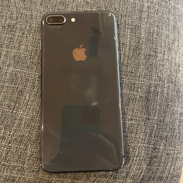 iPhone8plus 256GB 背部分多少のひび割れ