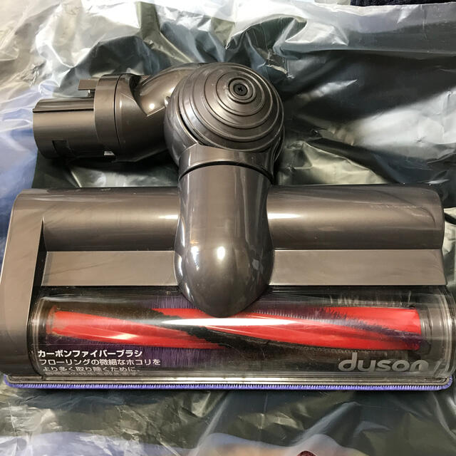 Dyson(ダイソン)の Dyson V6 カーボンファイバーブラシヘッド スマホ/家電/カメラの生活家電(掃除機)の商品写真