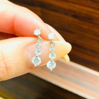 ヴァンドームアオヤマ(Vendome Aoyama)の新品3500円♡華やか♡揺れ♡4連♡シルバー(ピアス)