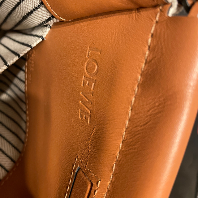 LOEWE(ロエベ)のLOEWE♡クッショントート　スモール レディースのバッグ(トートバッグ)の商品写真