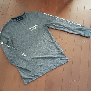 アバクロンビーアンドフィッチ(Abercrombie&Fitch)の値下げ！新品　未使用　アバクロンビー&フィッチ！ロンティー。長袖。Tシャツ。xs(Tシャツ/カットソー(七分/長袖))