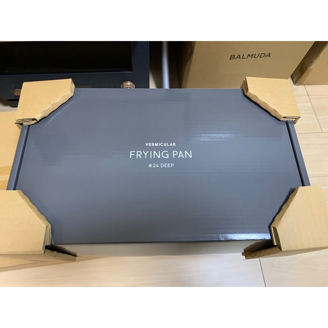 Vermicular(バーミキュラ)のVERMICULAR FRYING PAN #24 DEEP 24cm[深型]  インテリア/住まい/日用品のキッチン/食器(鍋/フライパン)の商品写真