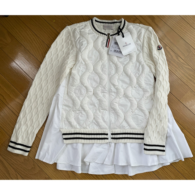 MONCLER(モンクレール)の2021SSモンクレール 裾フリルダウン×シャツジャケットニット☆白14A レディースのジャケット/アウター(ニットコート)の商品写真