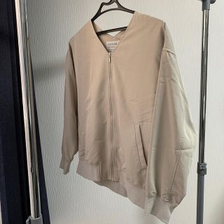 ベイフロー(BAYFLOW)のBAYFLOW　ベイフロー　ブルゾン　ベージュ　無地　洋服　ジャケット(ブルゾン)